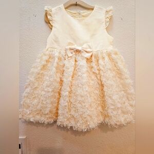 Baby Girl Cream Ruffled Sleeveless Dress with Bow 24months.